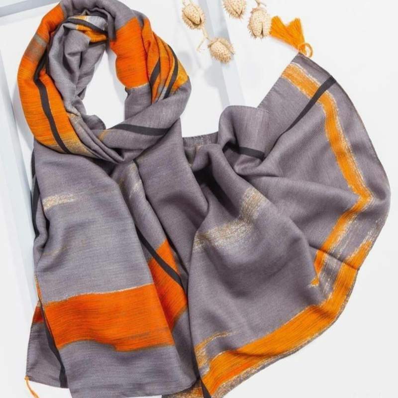 اصول ست کردن شال و روسری با مانتو نارنجی